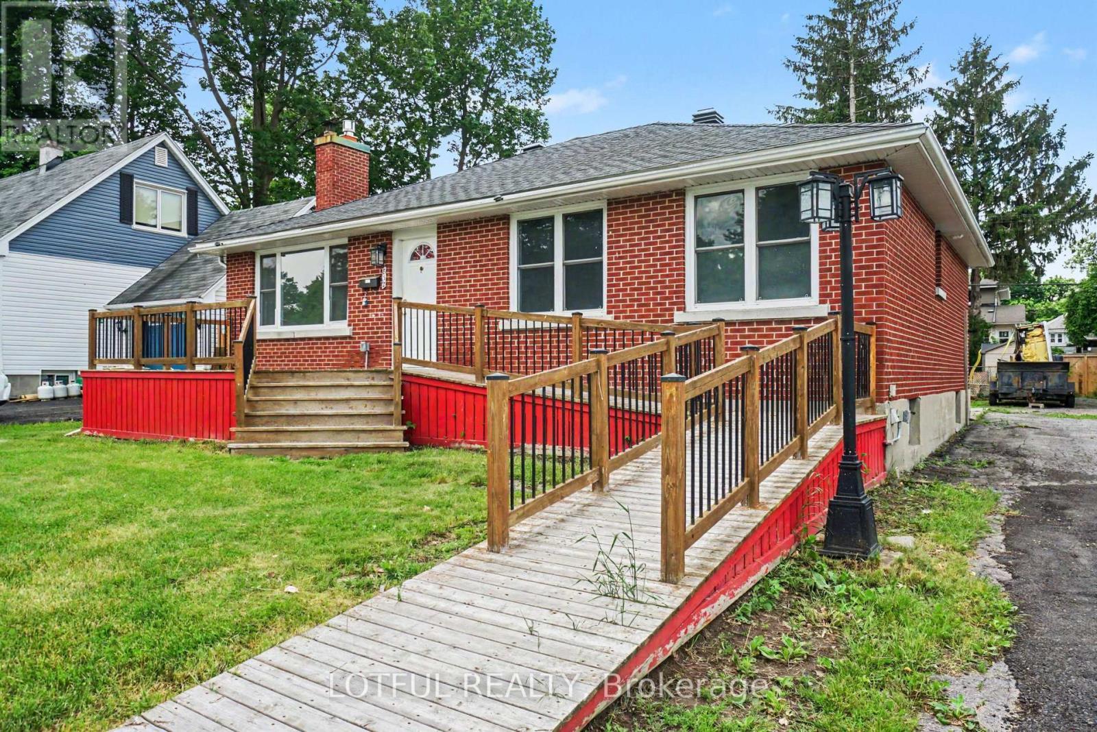 832 Rex Avenue, Ottawa, ON