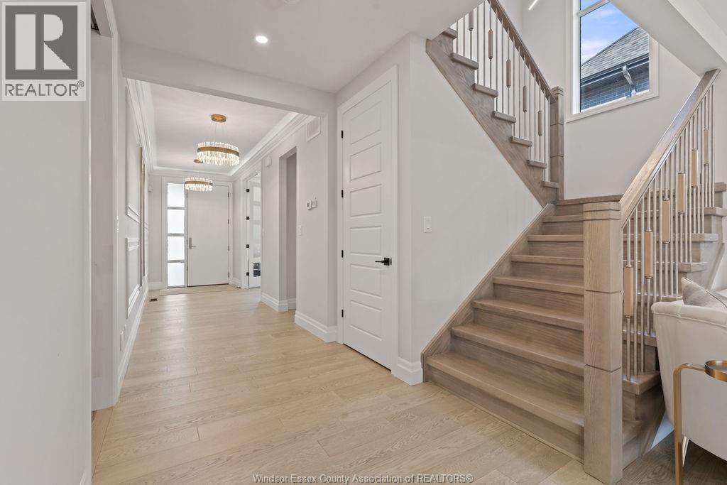 258 Xavier Circle, Lakeshore, ON