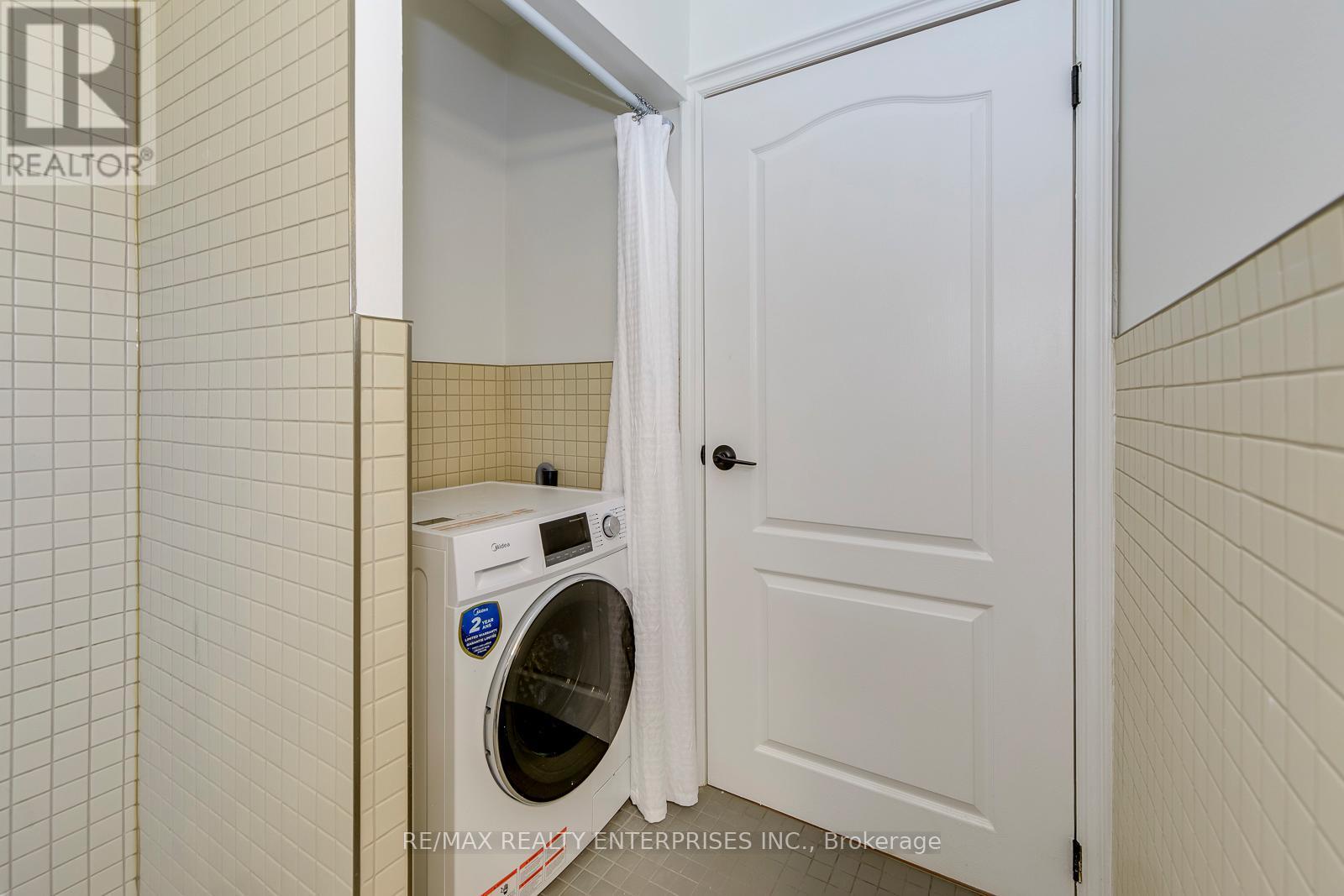Laundry Closet - 1027 Argus Drive, Mississauga, ON