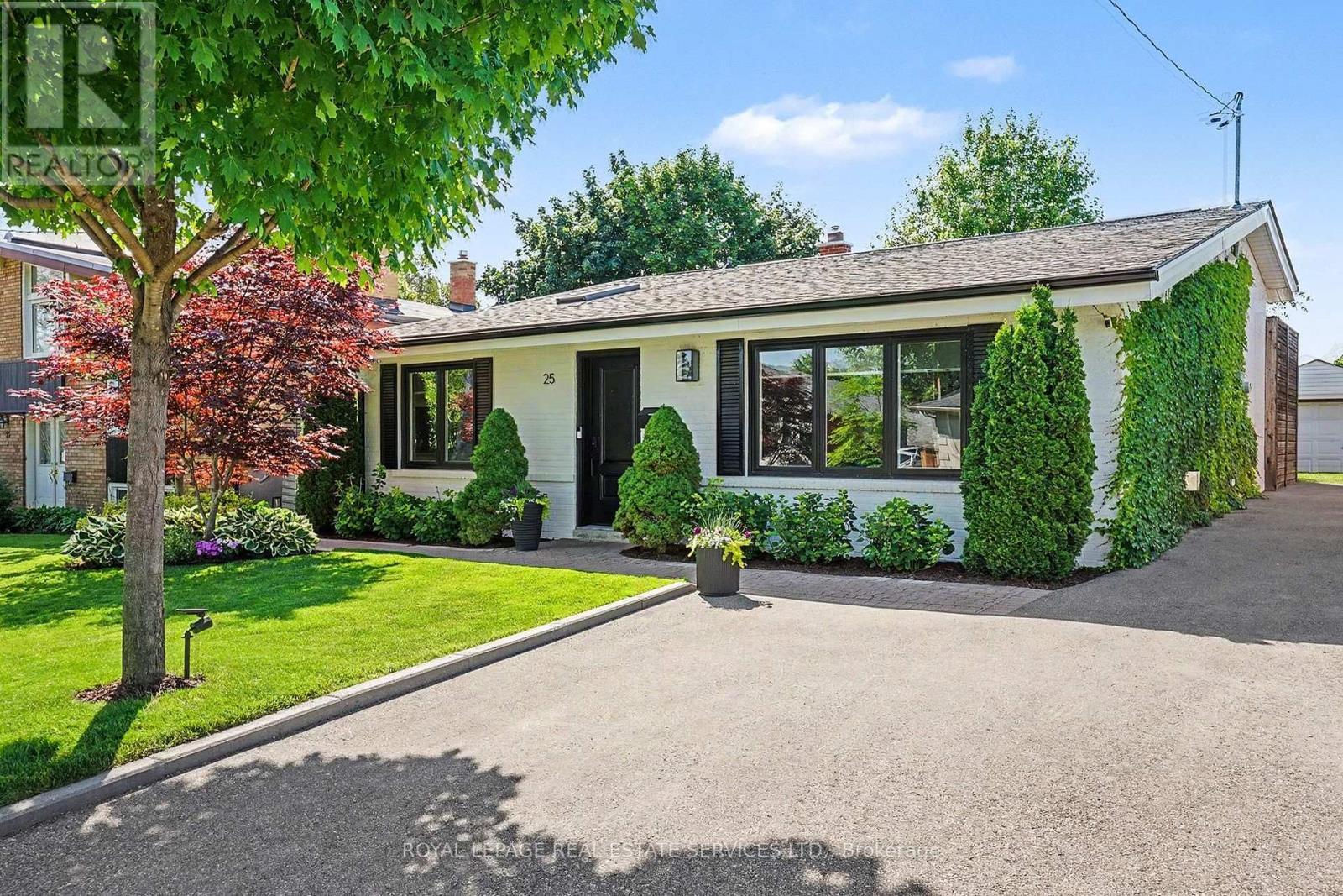 25 Brougham Crescent, Toronto, ON