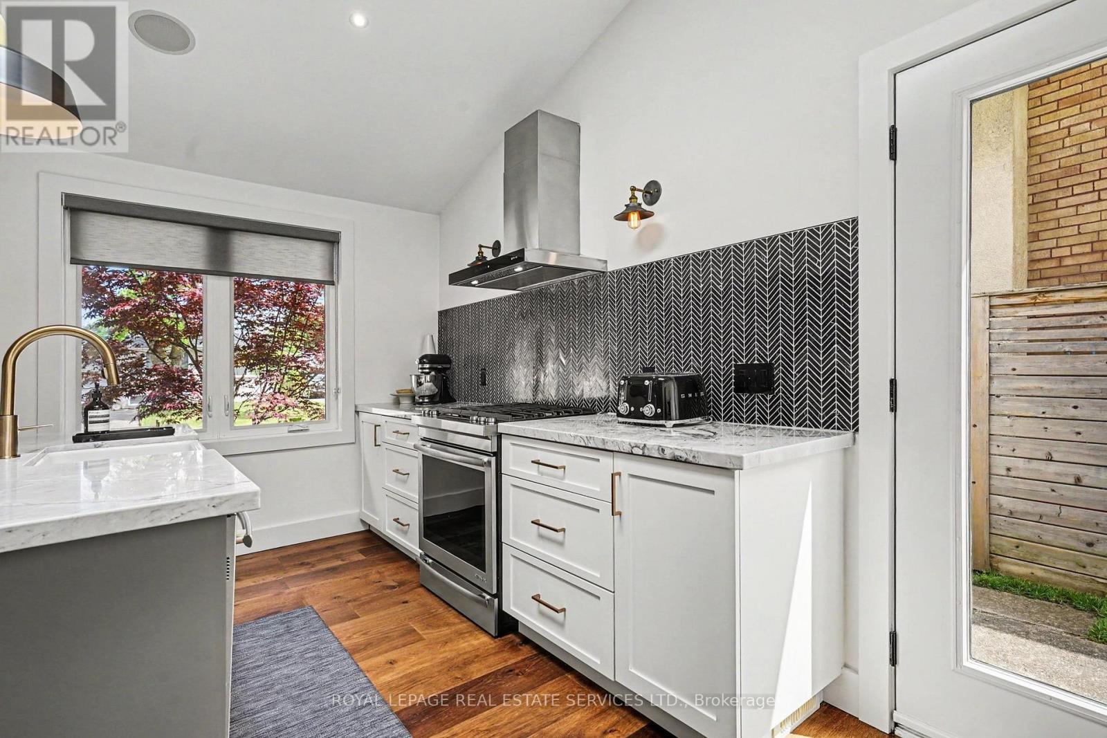 25 Brougham Crescent, Toronto, ON