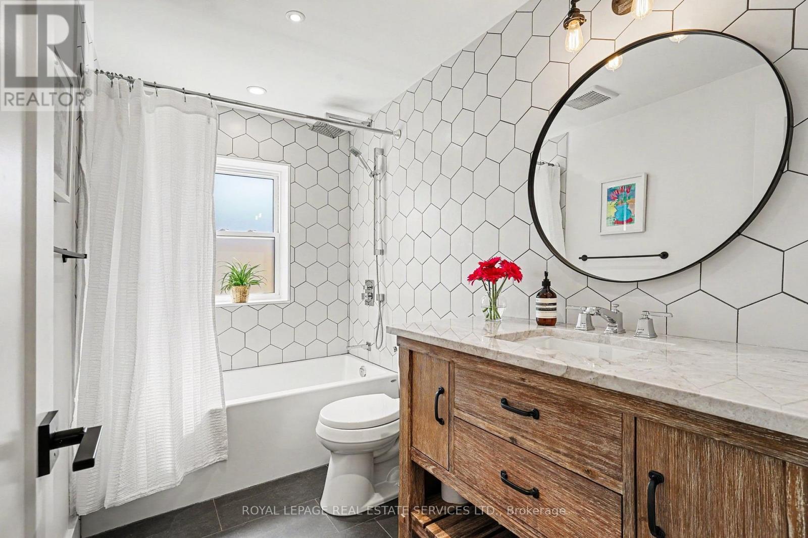 25 Brougham Crescent, Toronto, ON
