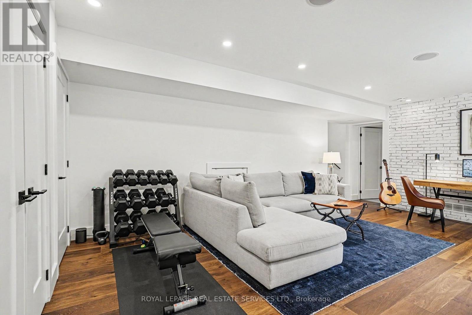 25 Brougham Crescent, Toronto, ON