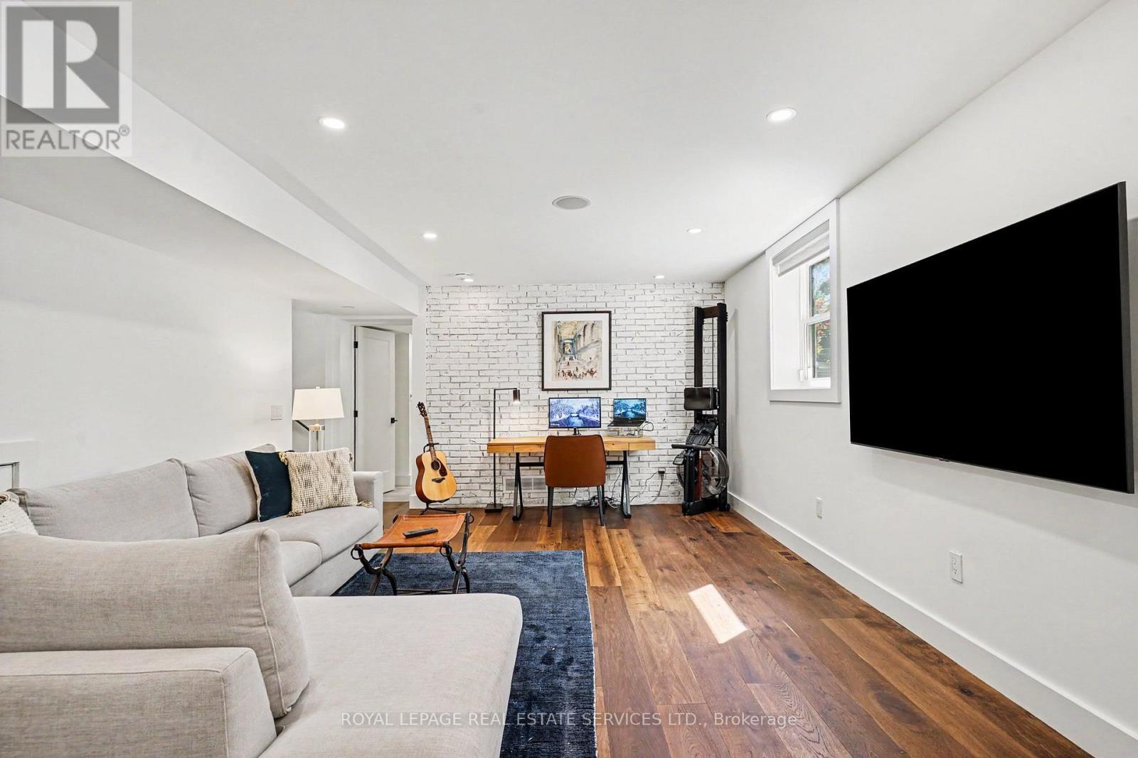 25 Brougham Crescent, Toronto, ON