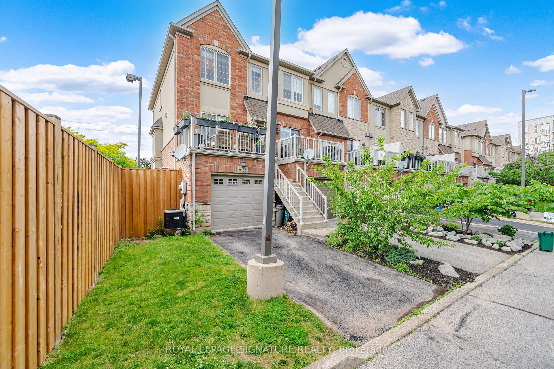 5035 Bidwell Common, Burlington, ON - Outdoor