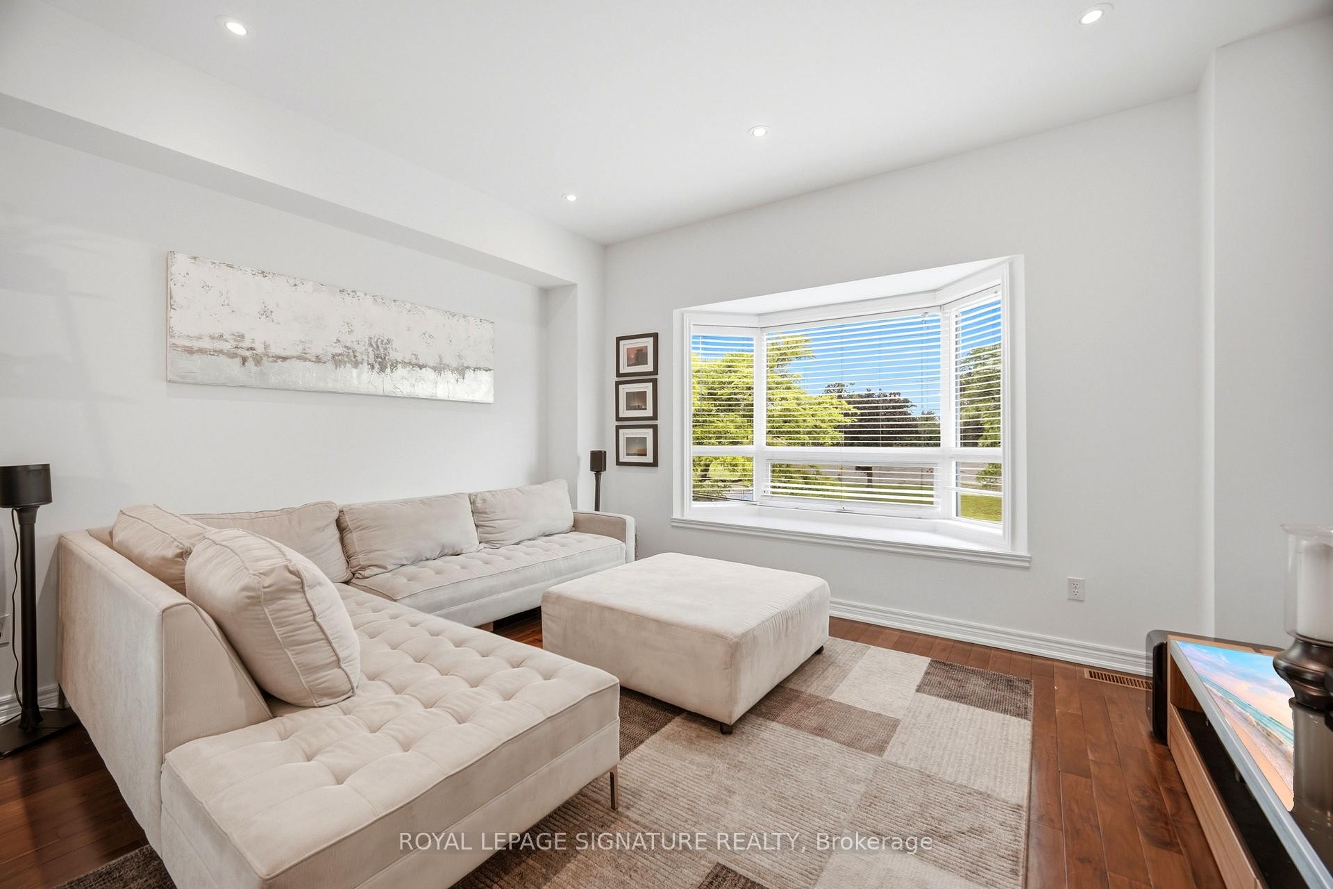 5035 Bidwell Common, Burlington, ON - Indoor Photo Showing Living Room