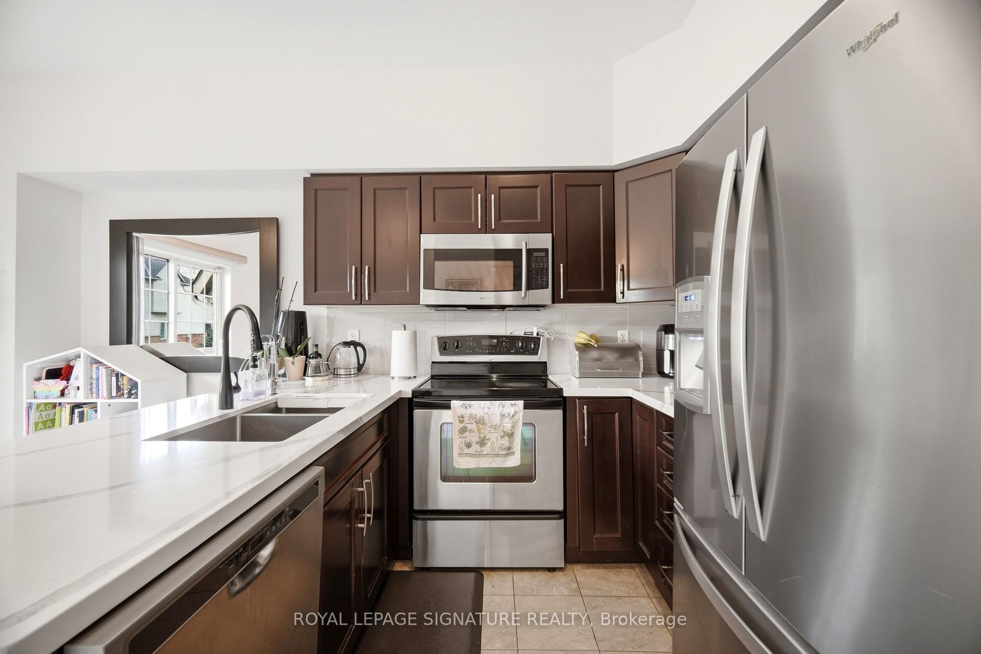 5035 Bidwell Common, Burlington, ON - Indoor Photo Showing Kitchen With Double Sink