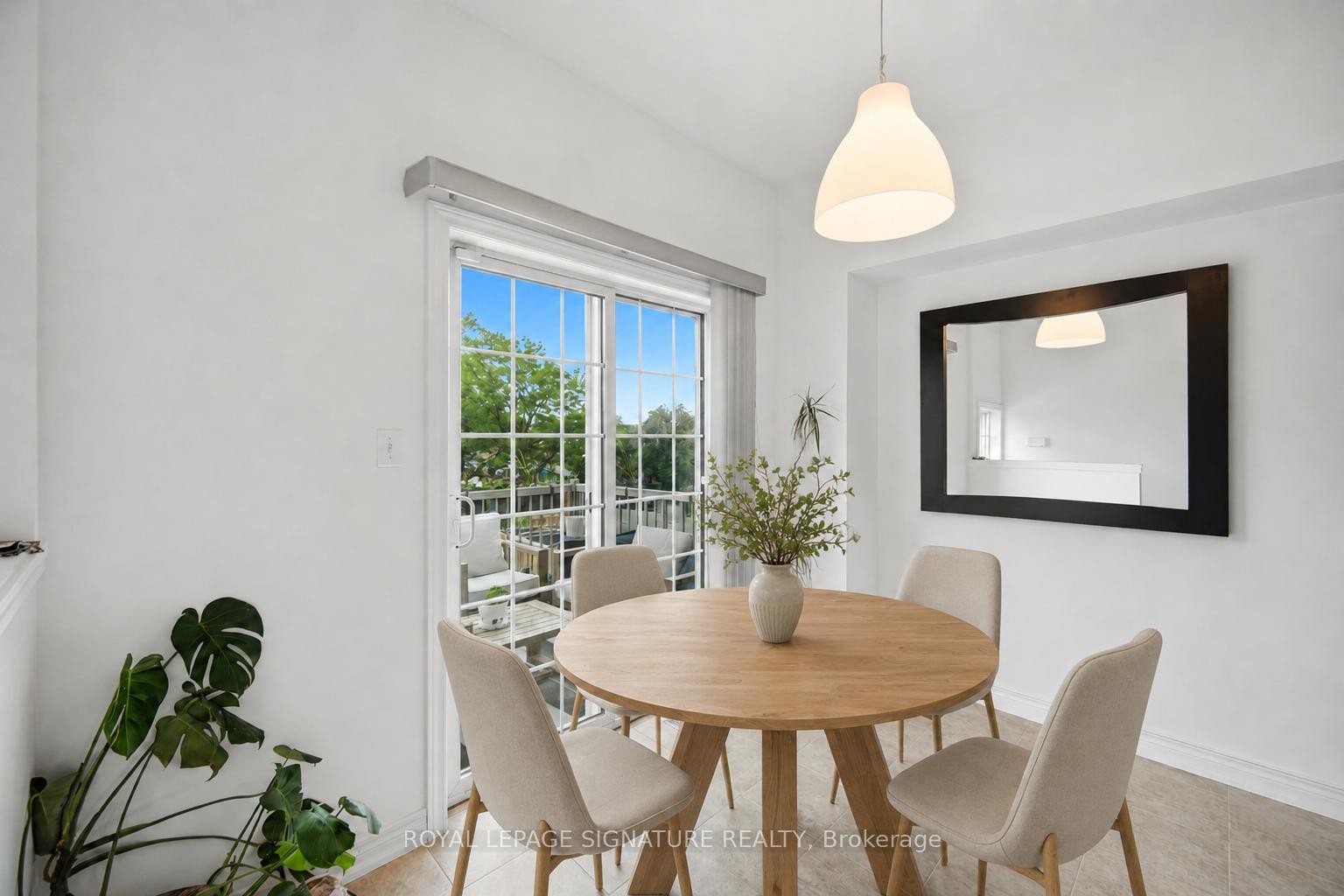 5035 Bidwell Common, Burlington, ON - Indoor Photo Showing Dining Room
