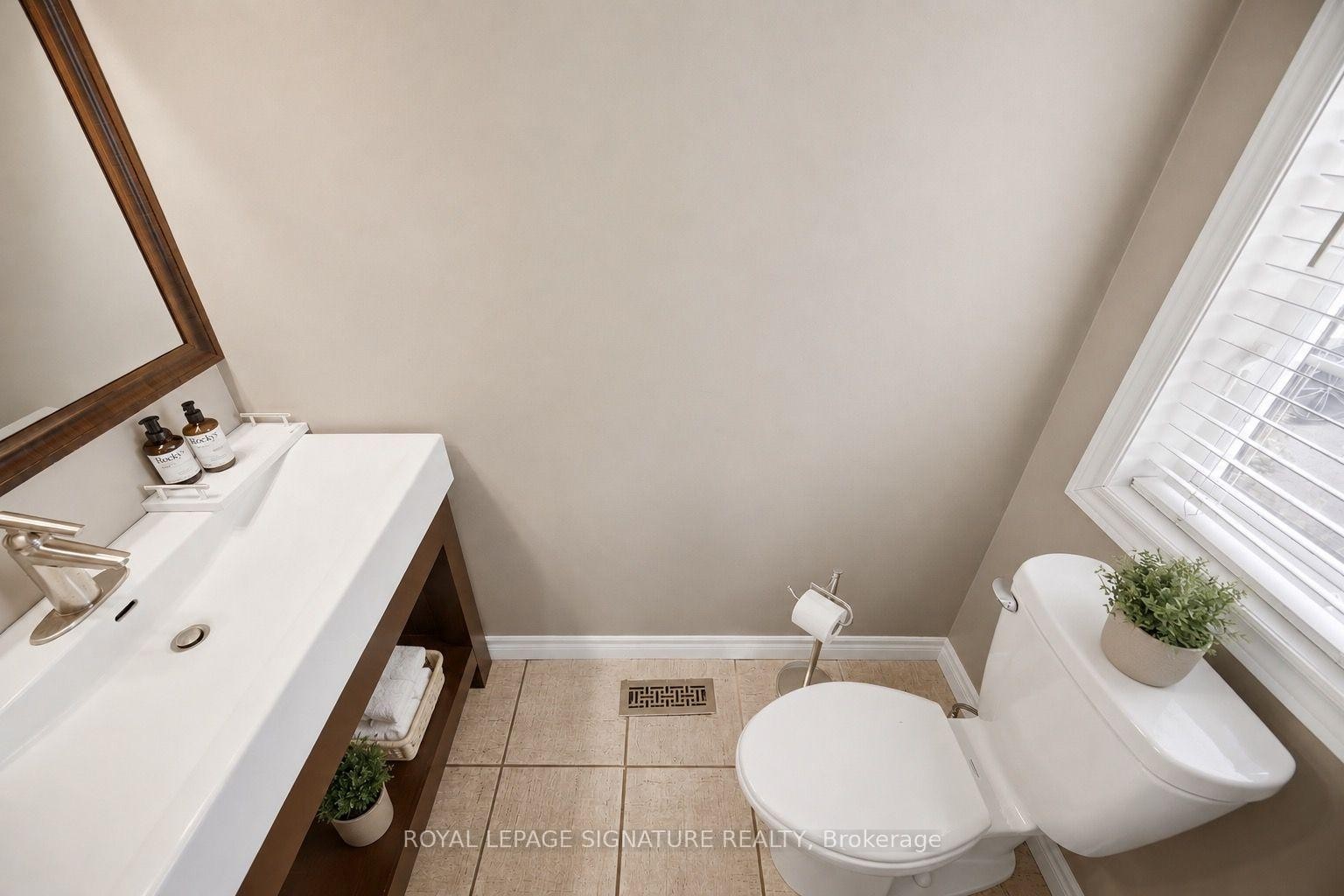 5035 Bidwell Common, Burlington, ON - Indoor