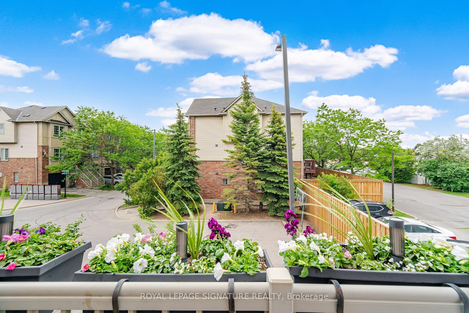 5035 Bidwell Common, Burlington, ON - Outdoor