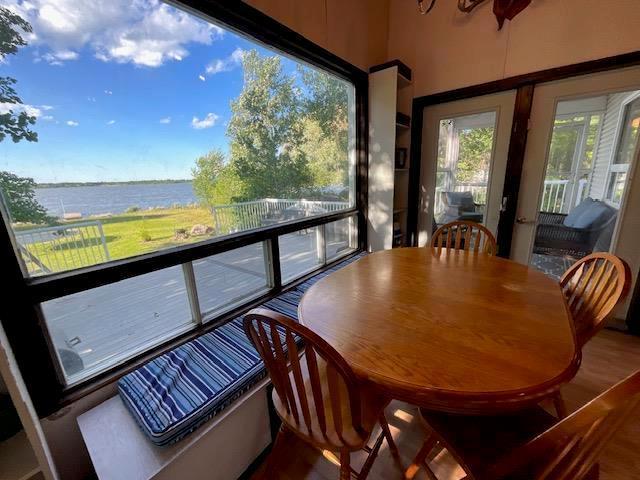 111 Lakeview Road E, Otter Lake, MB