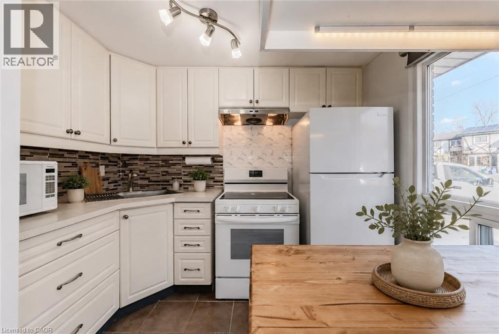 Kitchen (Virtually Staged) - 550 Parkview Crescent, Cambridge, ON