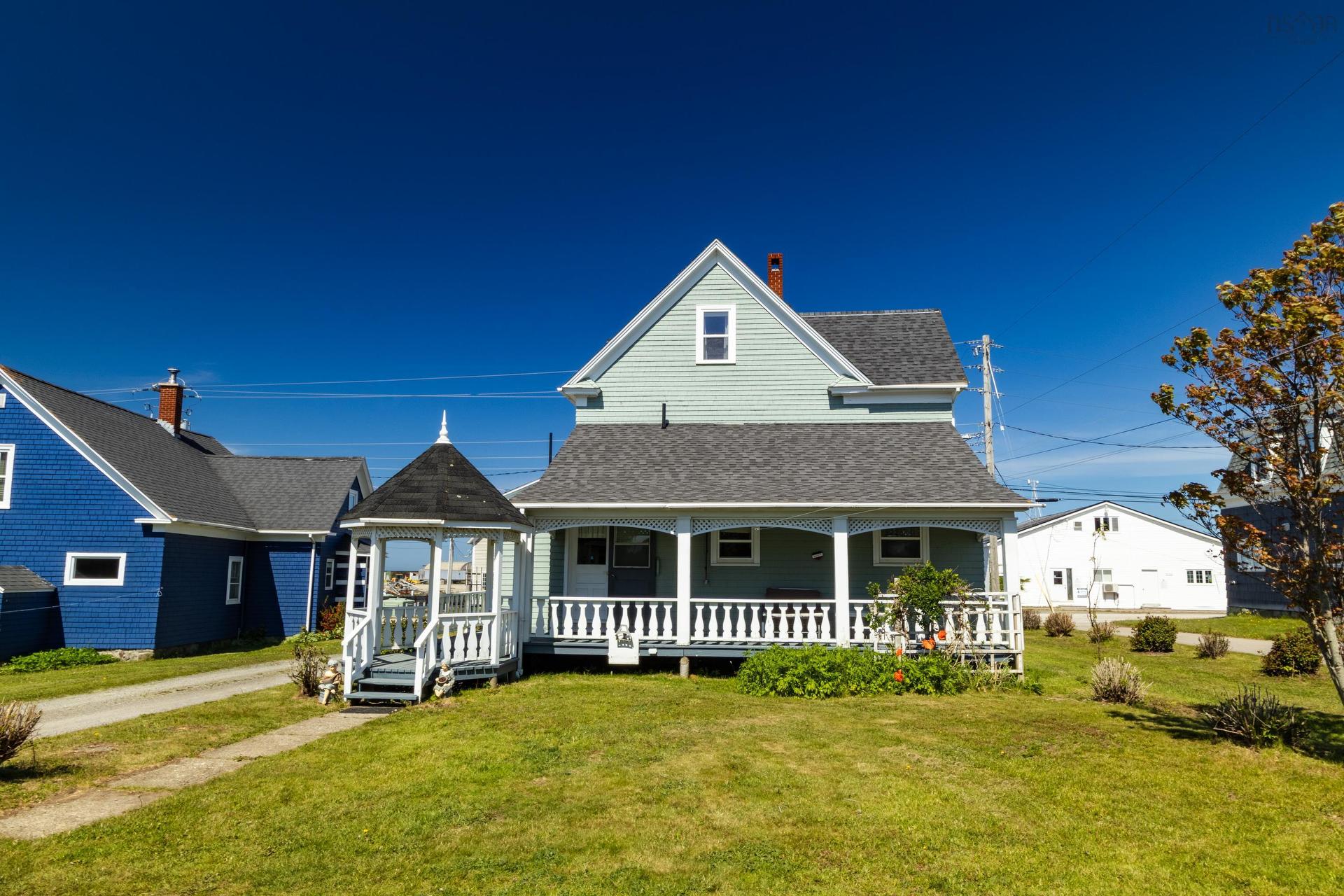 9086 Highway 1, Meteghan River, NS