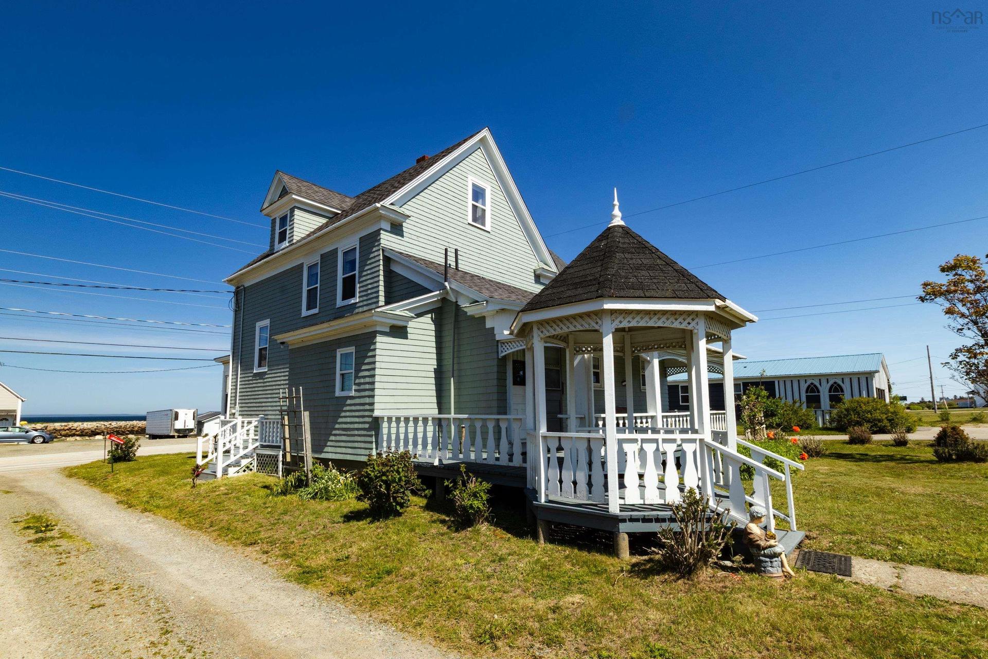 9086 Highway 1, Meteghan River, NS