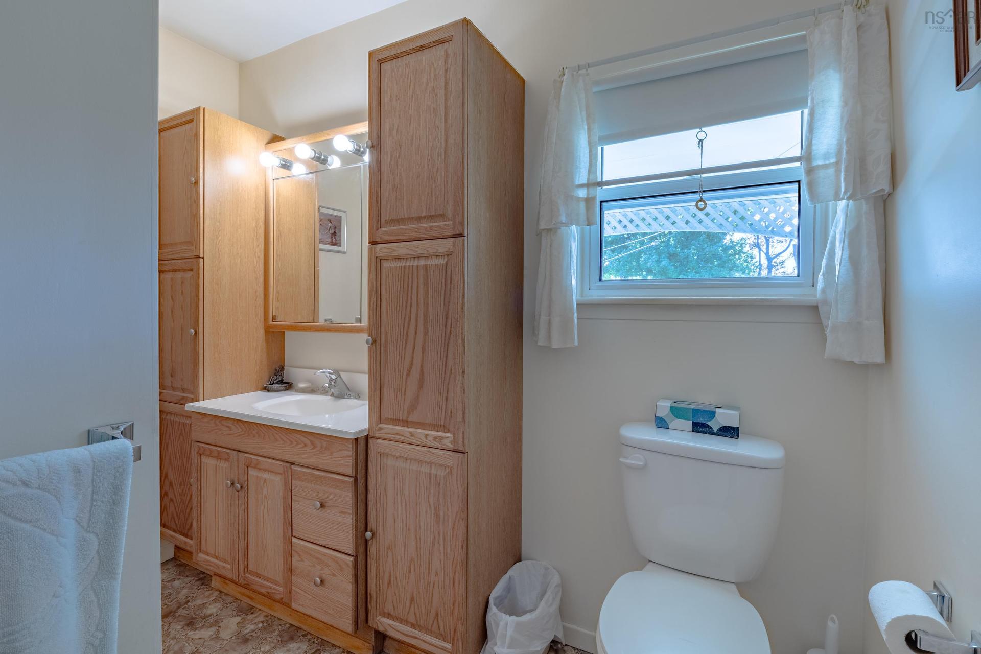 9086 Highway 1, Meteghan River, NS