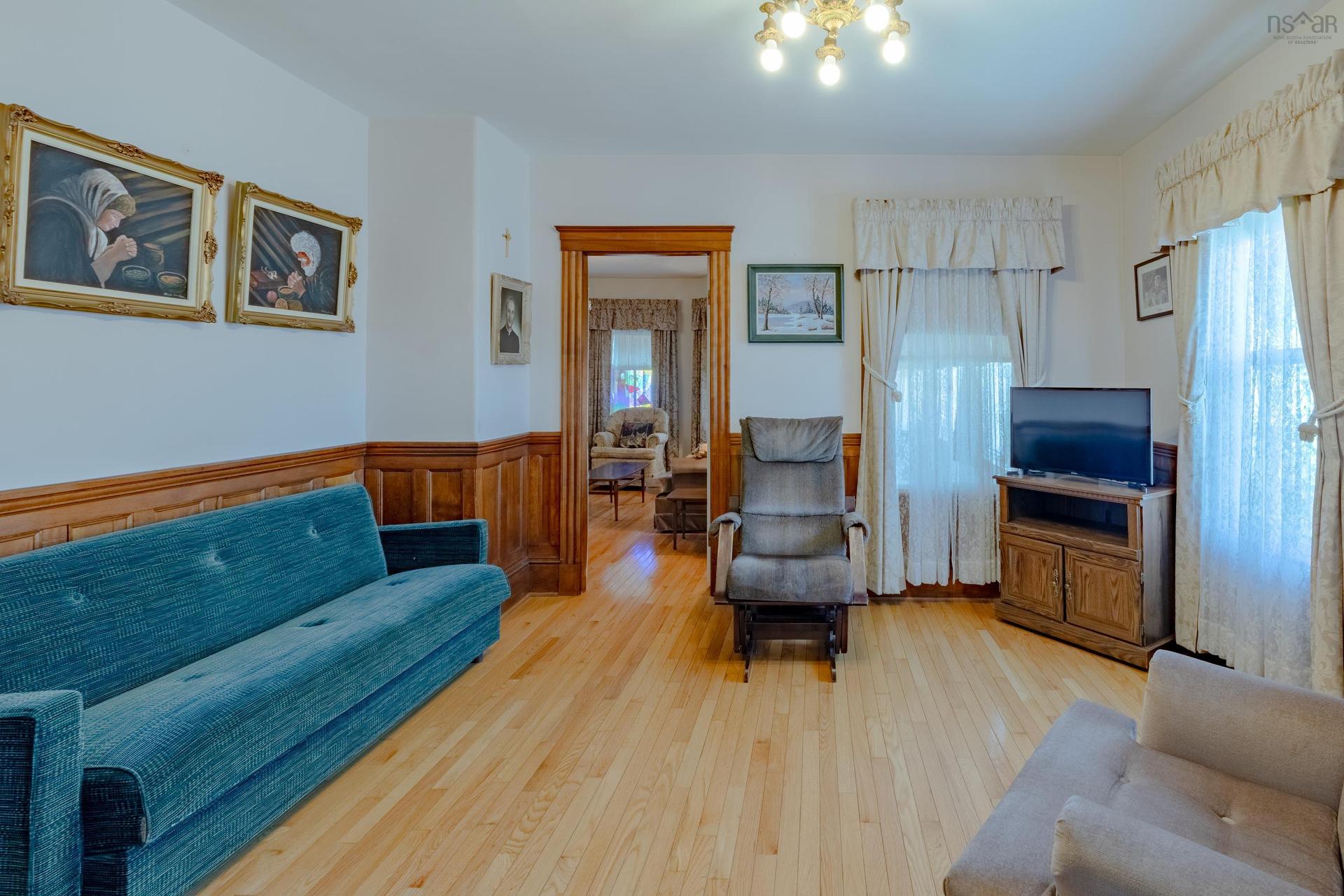 9086 Highway 1, Meteghan River, NS