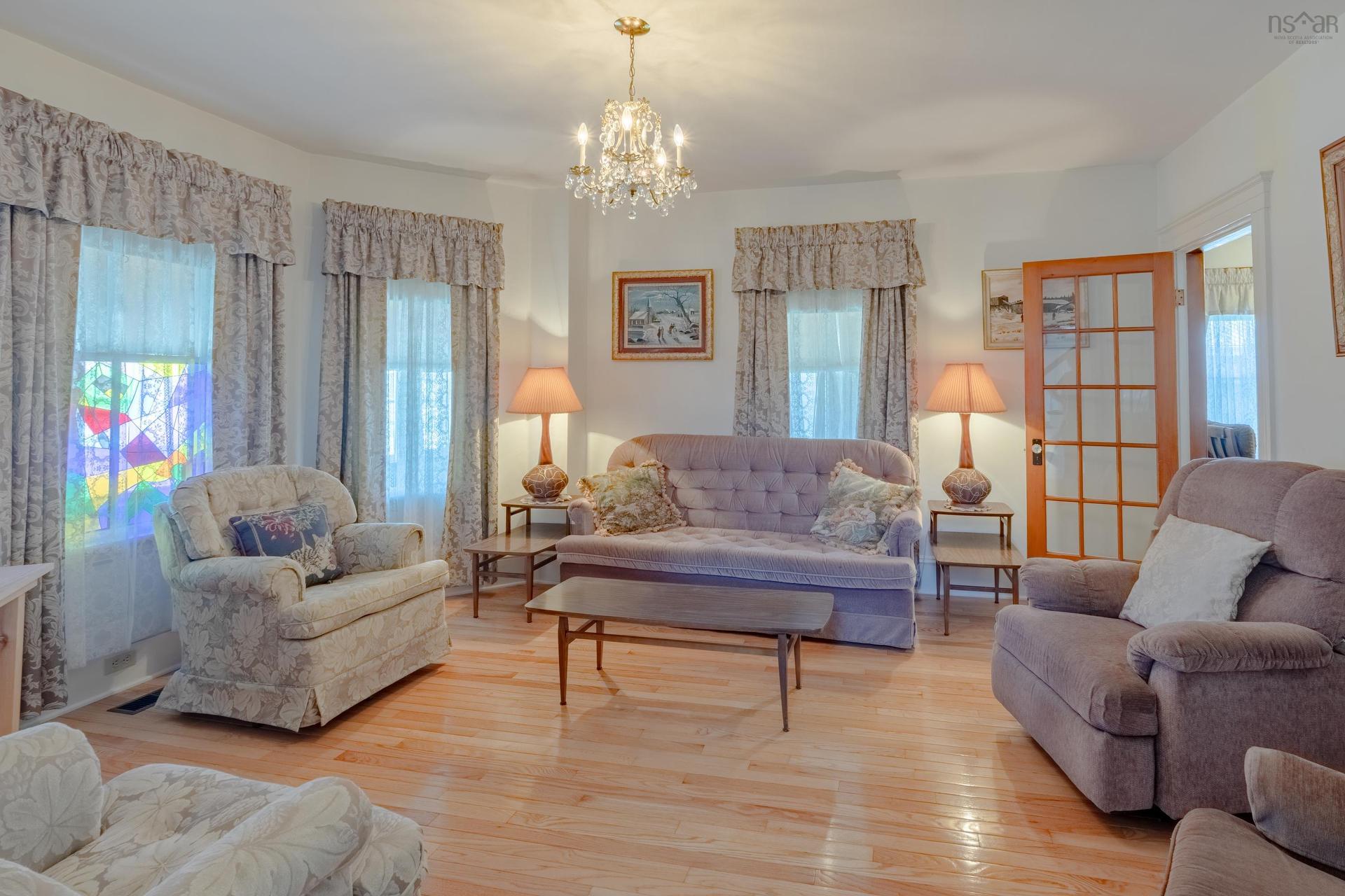 9086 Highway 1, Meteghan River, NS