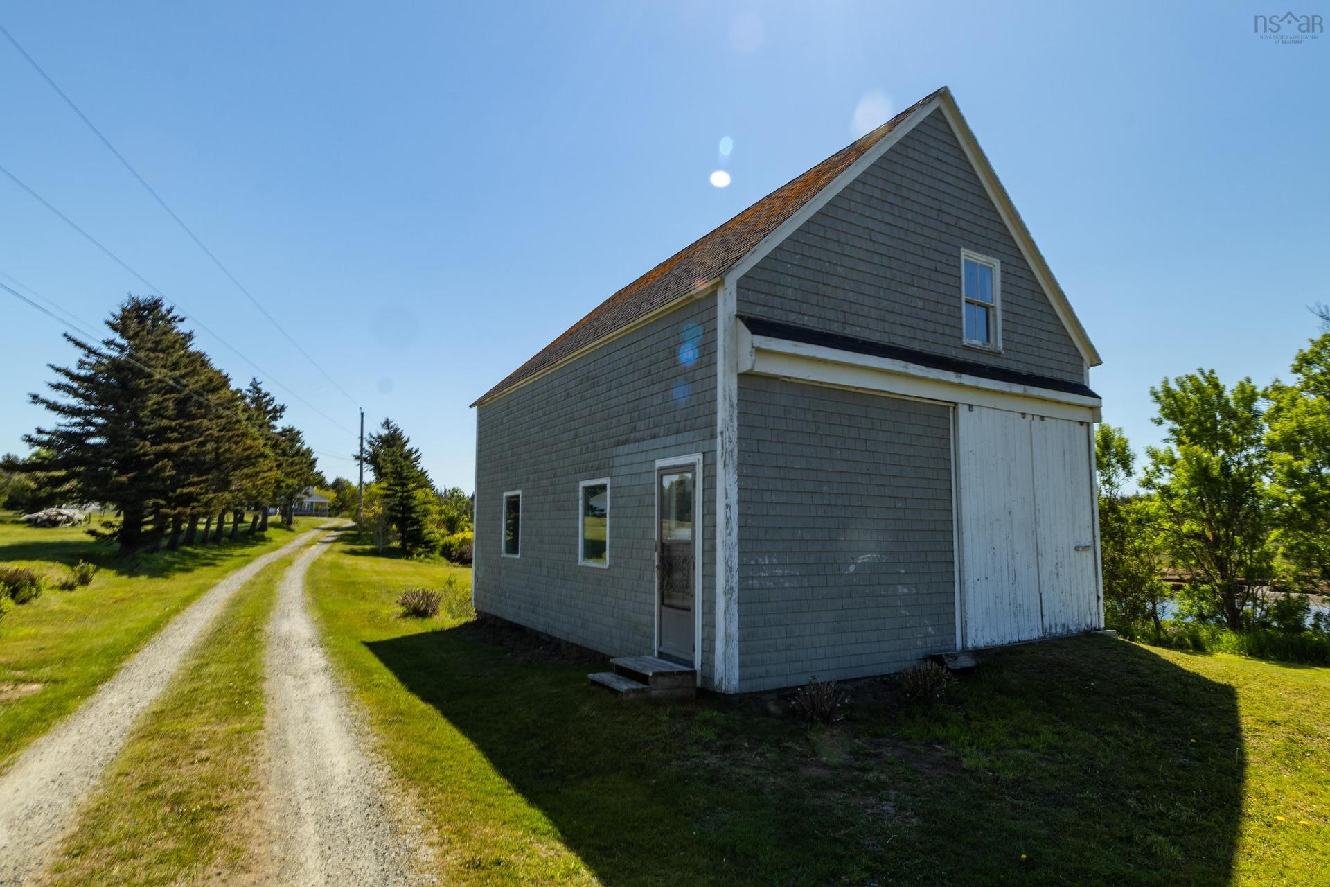 9086 Highway 1, Meteghan River, NS