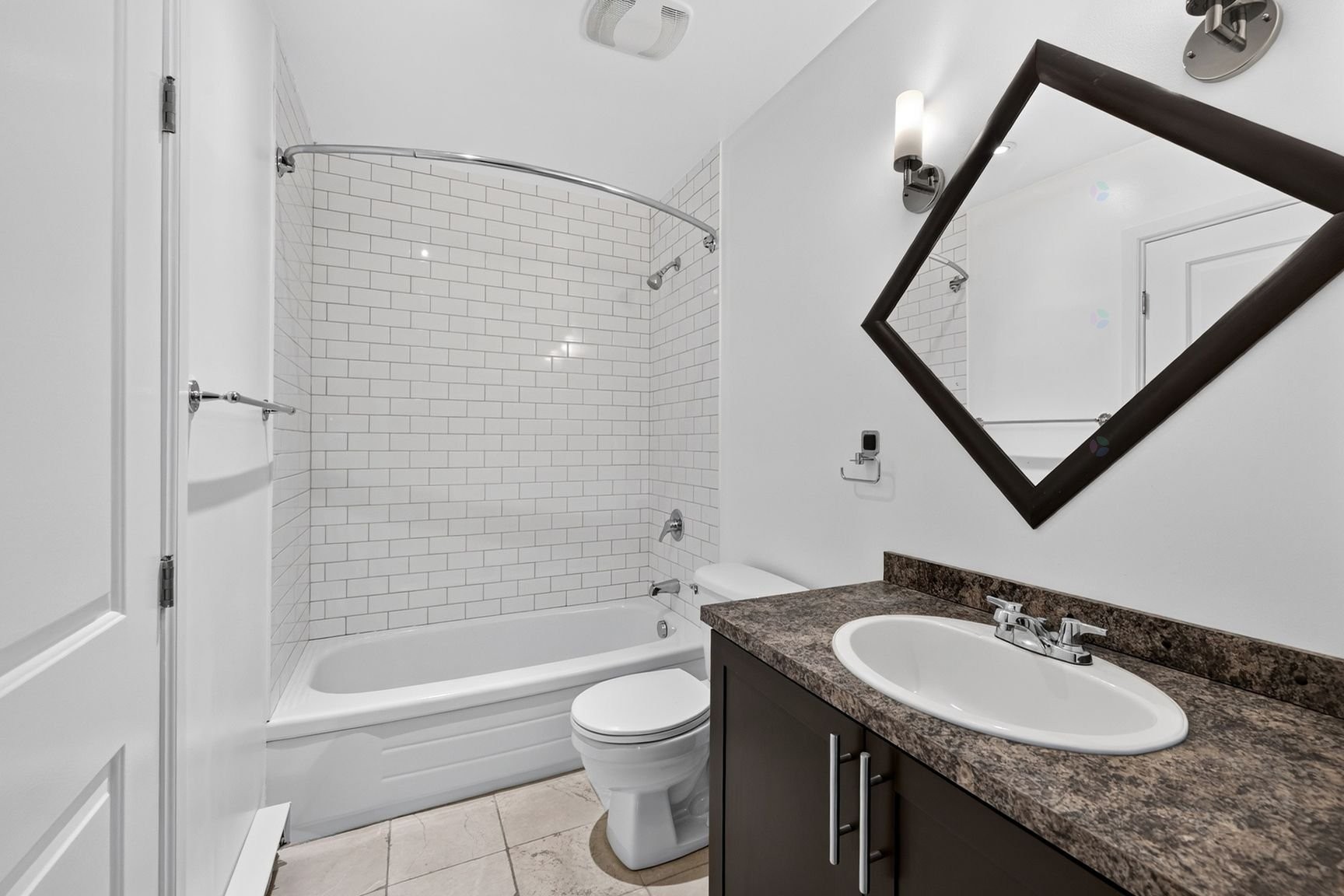 Bathroom - D-149 Av. Cartier, Pointe-Claire, QC
