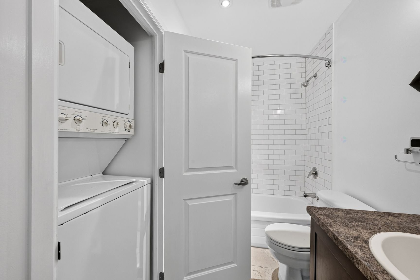Bathroom - D-149 Av. Cartier, Pointe-Claire, QC