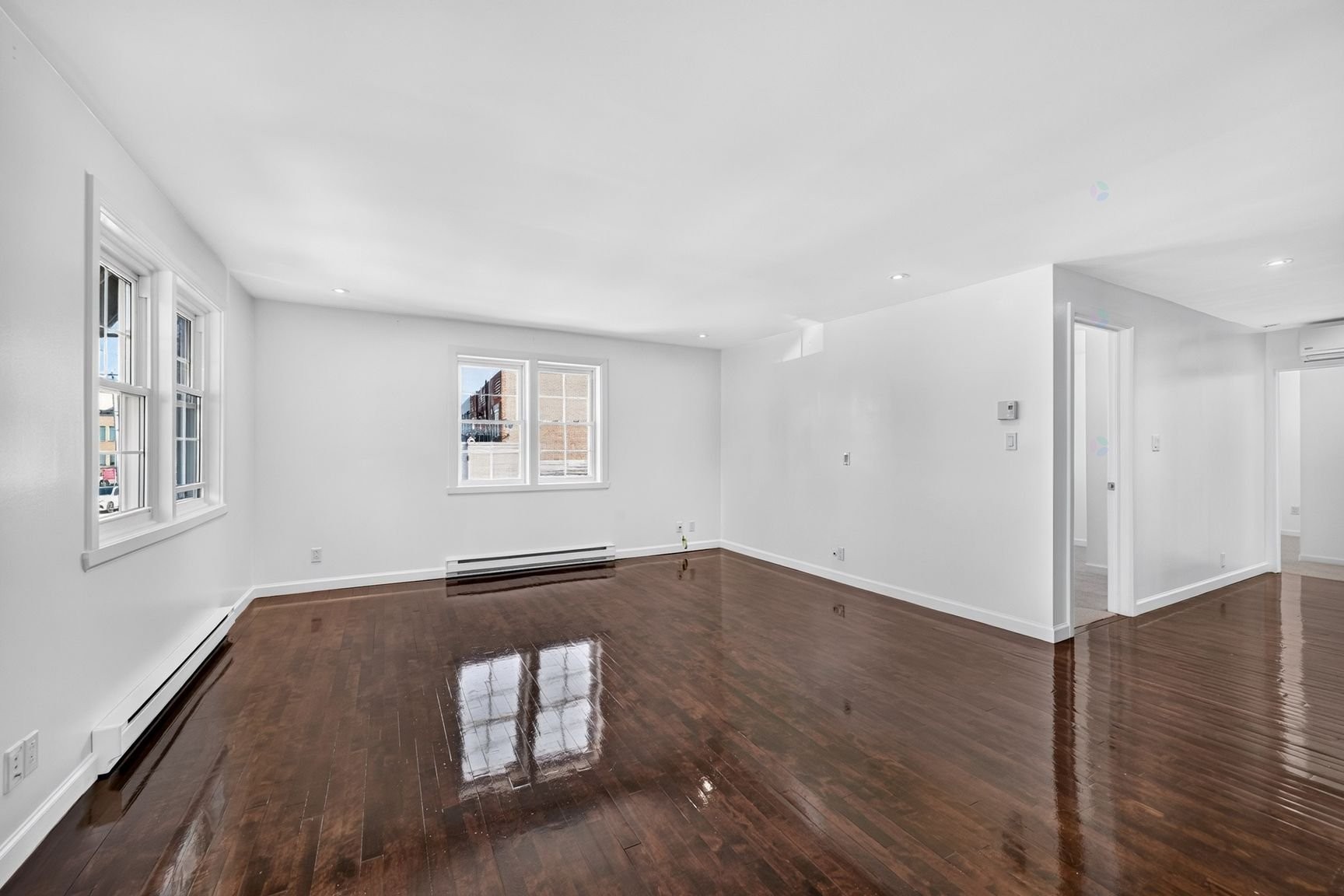 Living Room - D-149 Av. Cartier, Pointe-Claire, QC