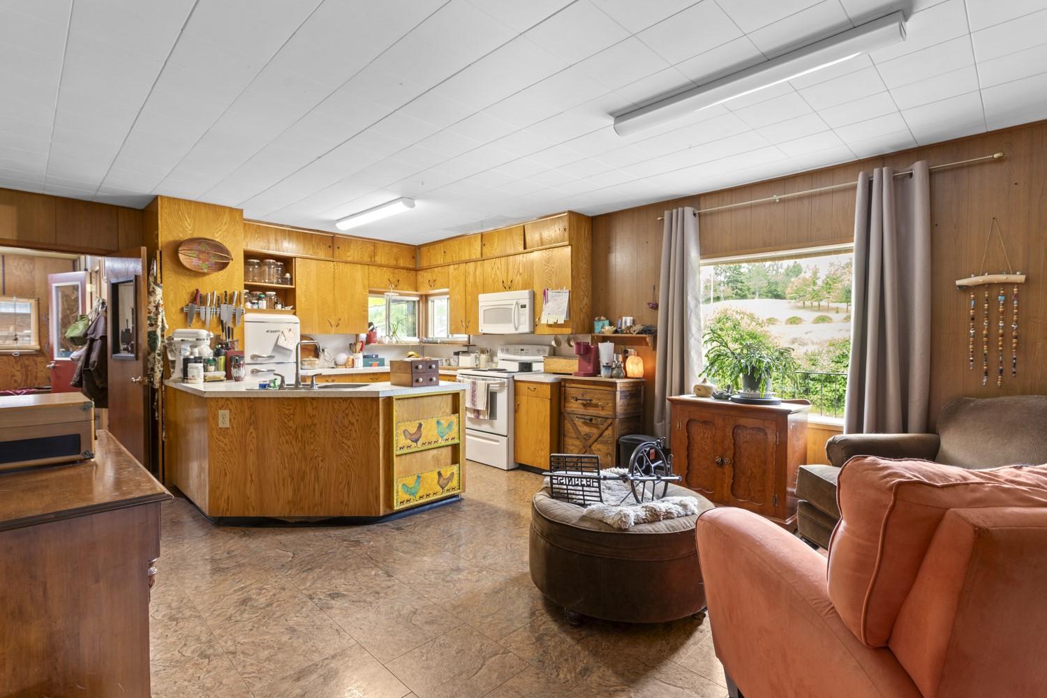 2710 38Th Street, Canyon, BC