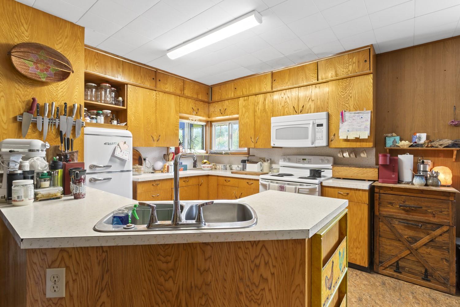 2710 38Th Street, Canyon, BC
