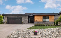 6297 Highwood Dr Duncan, BC V9L 0H5