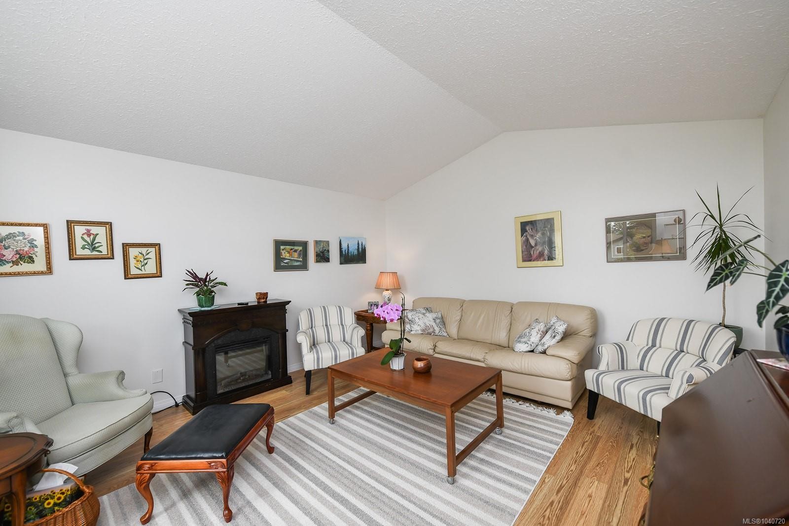 2136 Bolt Ave, Comox, BC