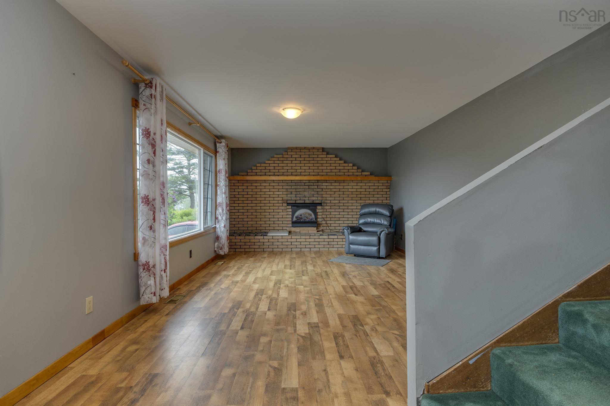 176 Miller Lake Road, Fall River, NS