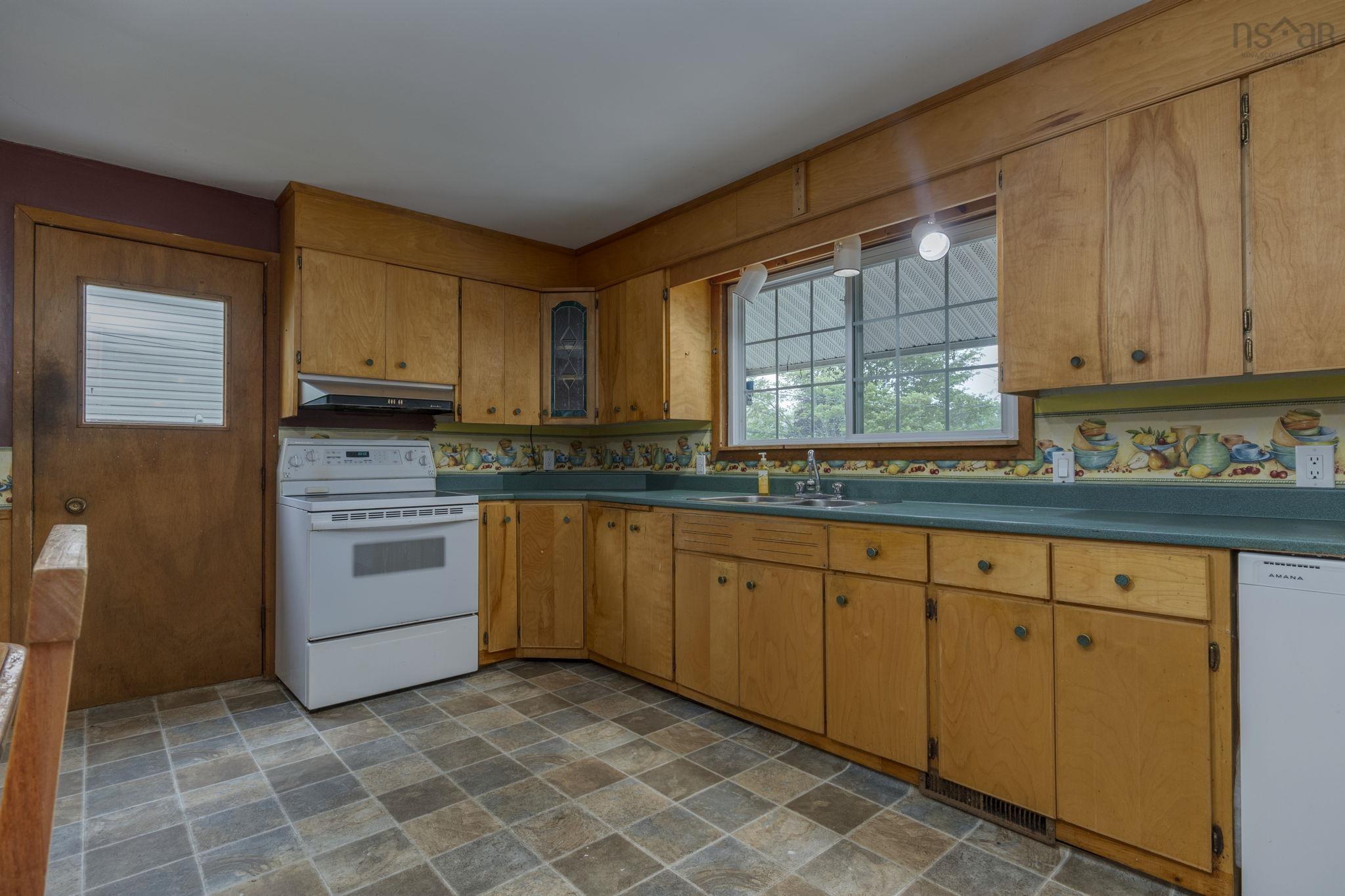 176 Miller Lake Road, Fall River, NS