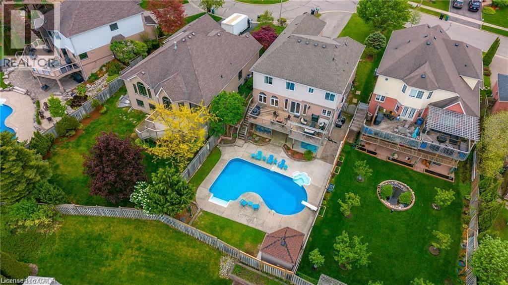 Expansive property featuring a large backyard with a fenced perimeter and mature trees - 26 Shadyridge Place, Kitchener, ON