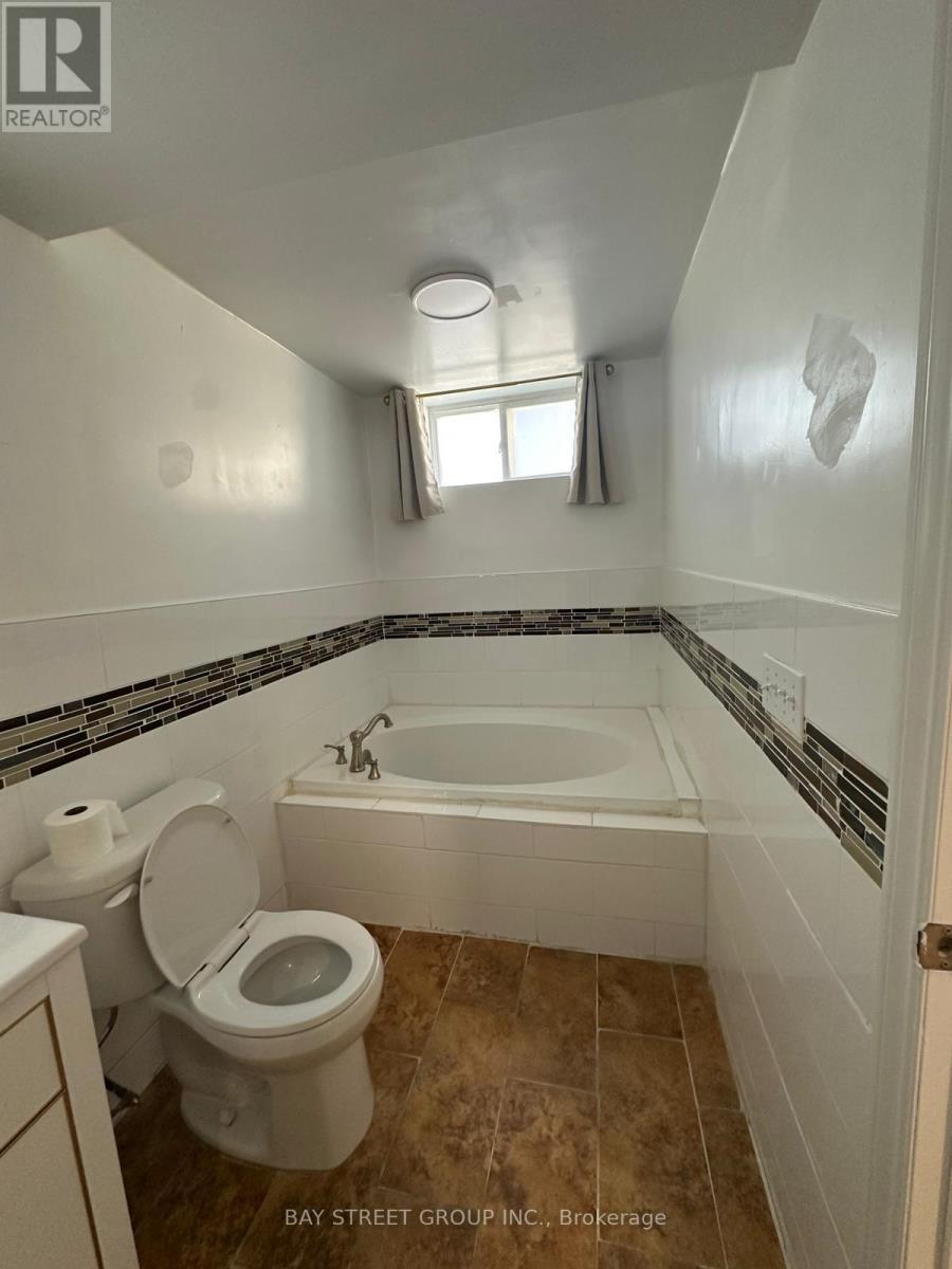 1106 Haig Boulevard, Mississauga, ON