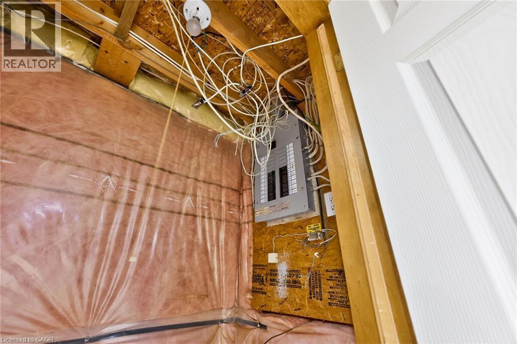 45 Ossington Drive, Hamilton, ON