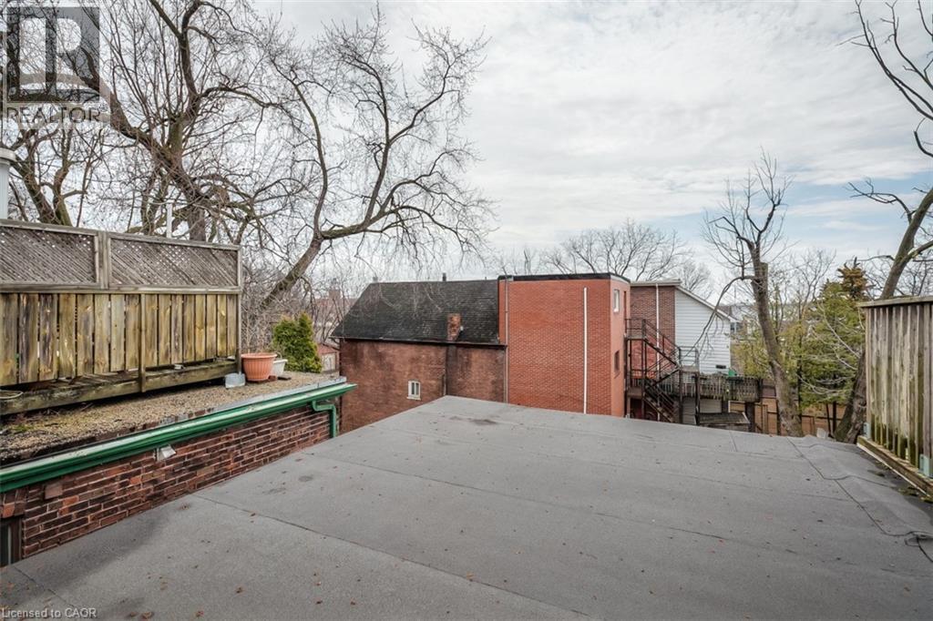 Rooftop deck featuring wood privacy fencing and trellises - 41 Springhurst Avenue, Toronto, ON