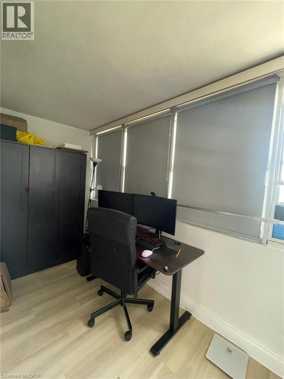 Image quality insufficient for description - 225 Harvard Place Unit# 1505, Waterloo, ON