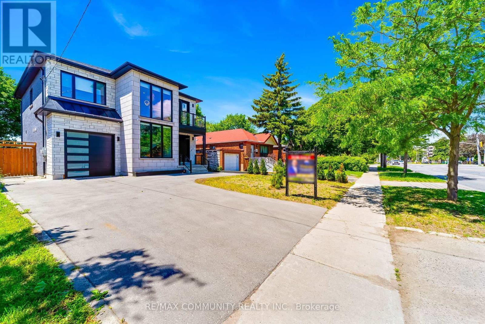 856 Kennedy Road, Toronto, ON