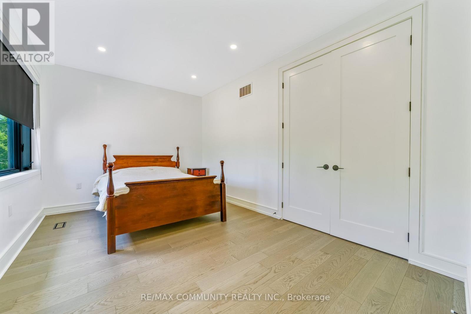 856 Kennedy Road, Toronto, ON