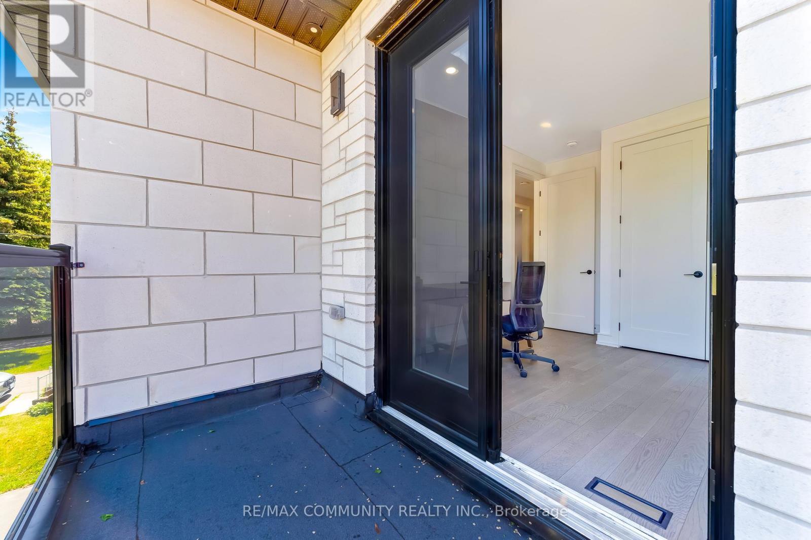 856 Kennedy Road, Toronto, ON