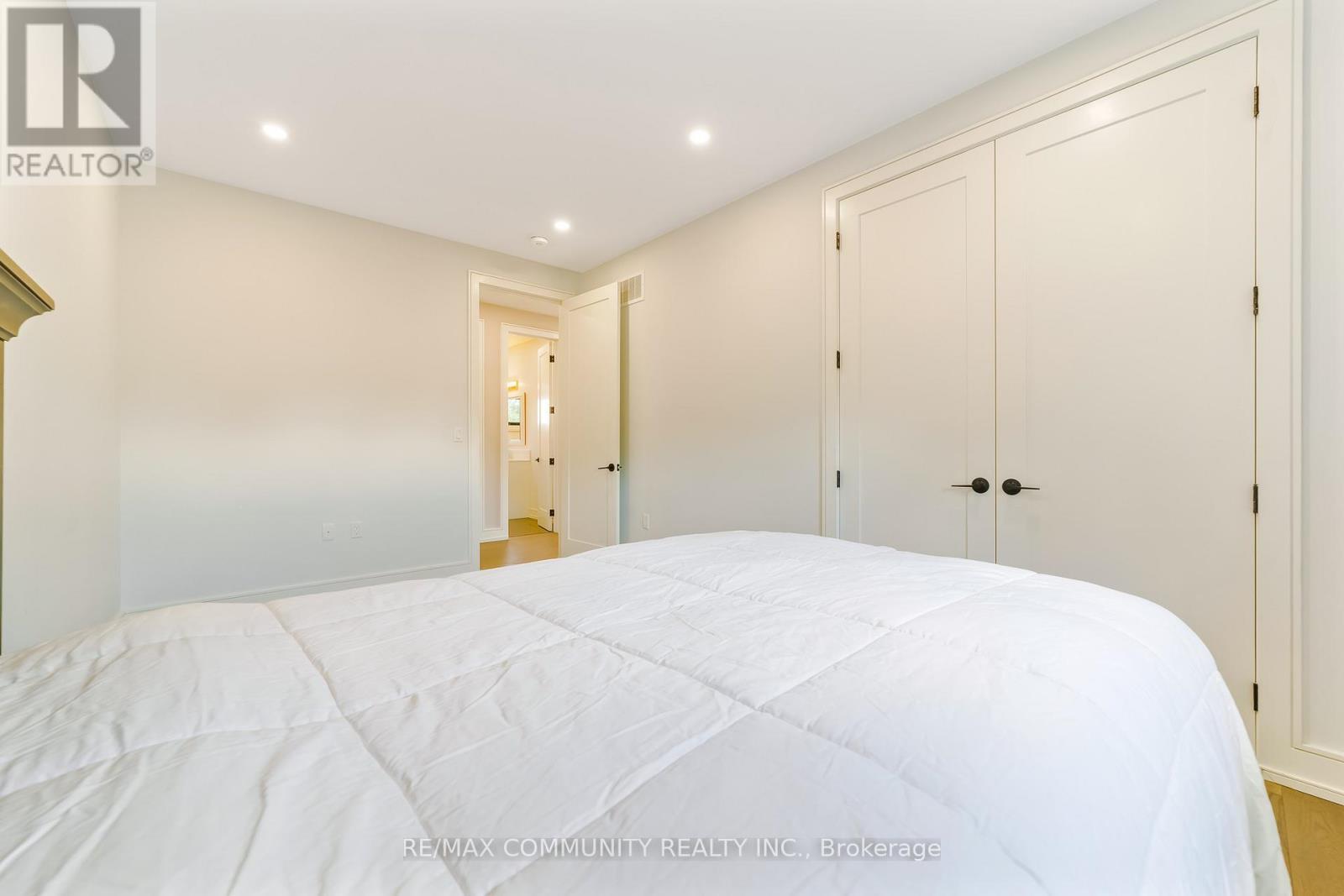 856 Kennedy Road, Toronto, ON