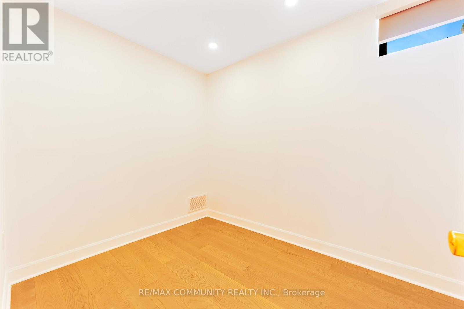 856 Kennedy Road, Toronto, ON