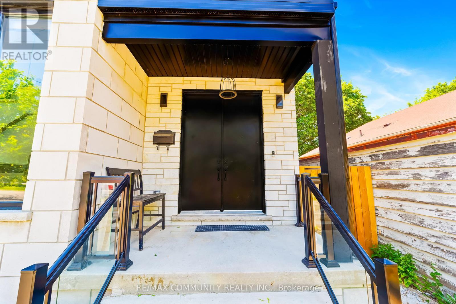856 Kennedy Road, Toronto, ON