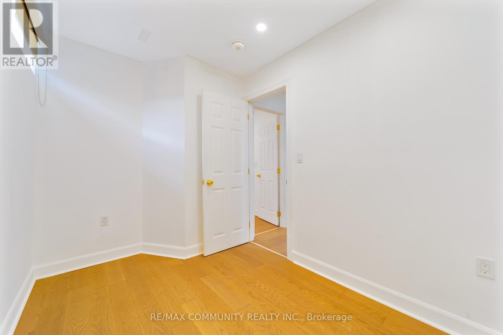 856 Kennedy Road, Toronto, ON