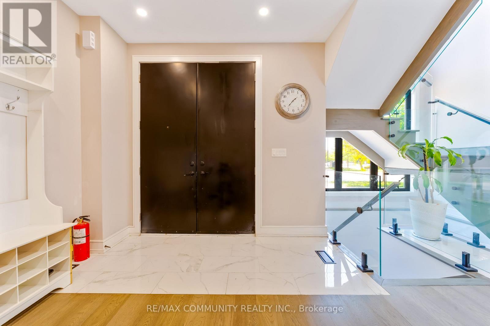 856 Kennedy Road, Toronto, ON