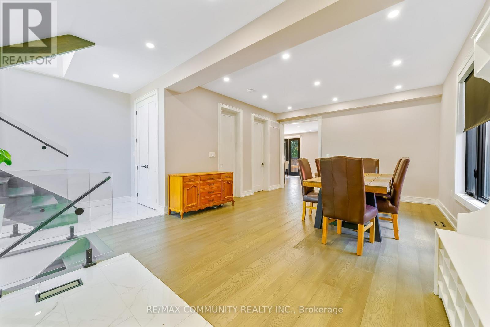 856 Kennedy Road, Toronto, ON