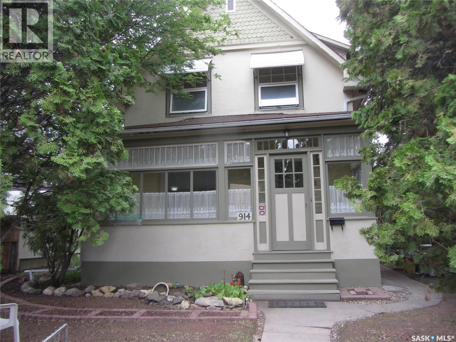 914 Victoria Avenue, Saskatoon, SK