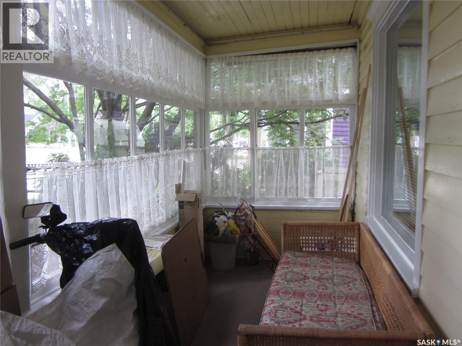 914 Victoria Avenue, Saskatoon, SK