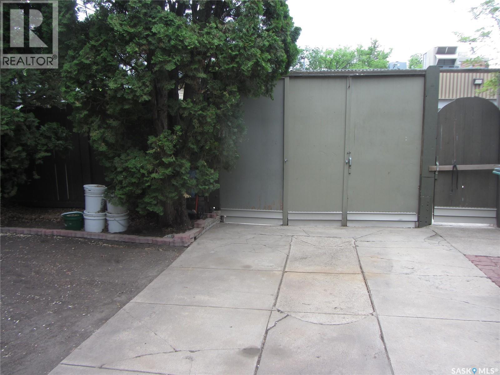 914 Victoria Avenue, Saskatoon, SK