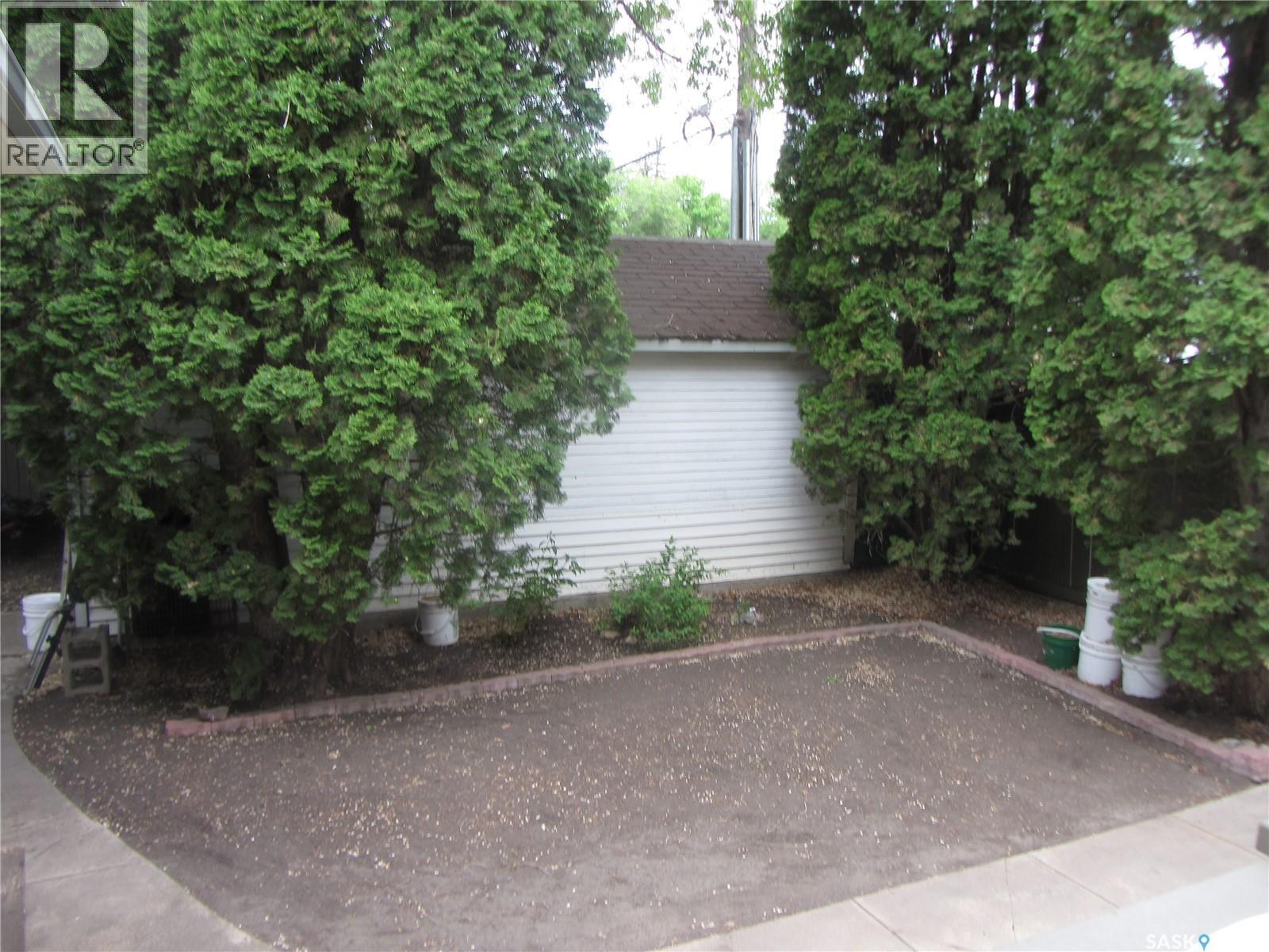 914 Victoria Avenue, Saskatoon, SK