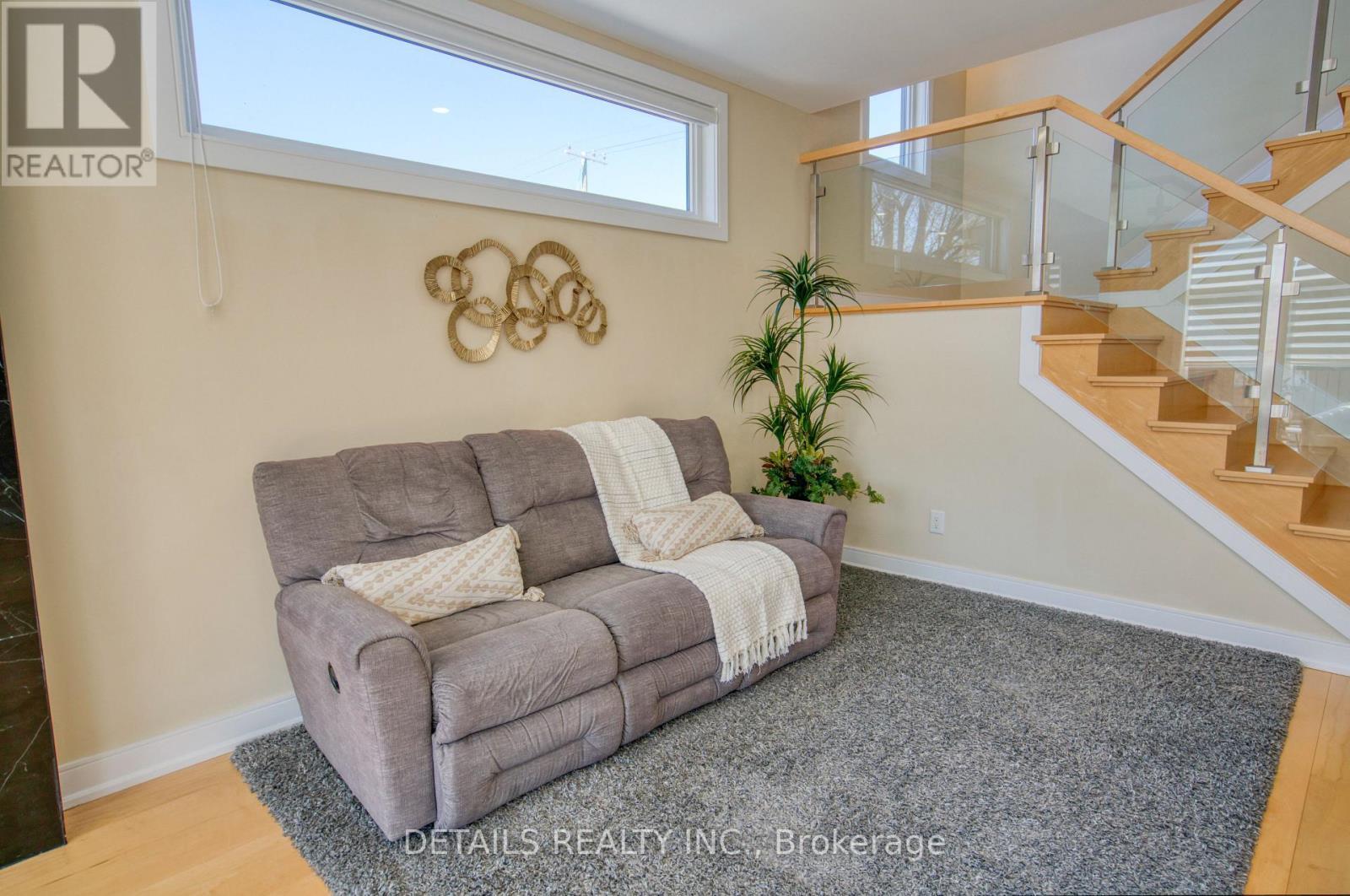 992 Baseline Road E, Ottawa, ON